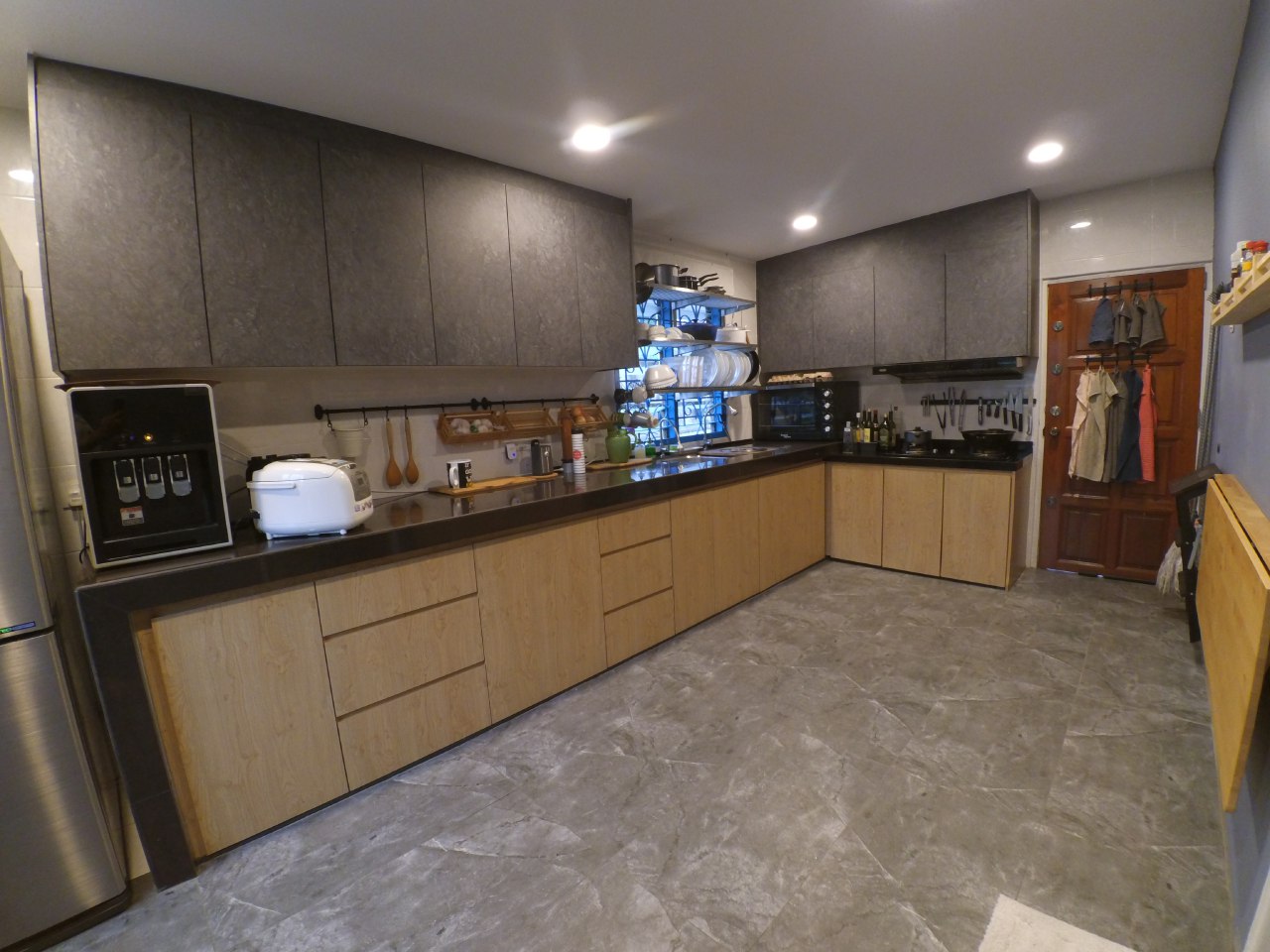 BUNGALOW WITH MODERN DESIGN TAMAN MELAWIS - photo 4