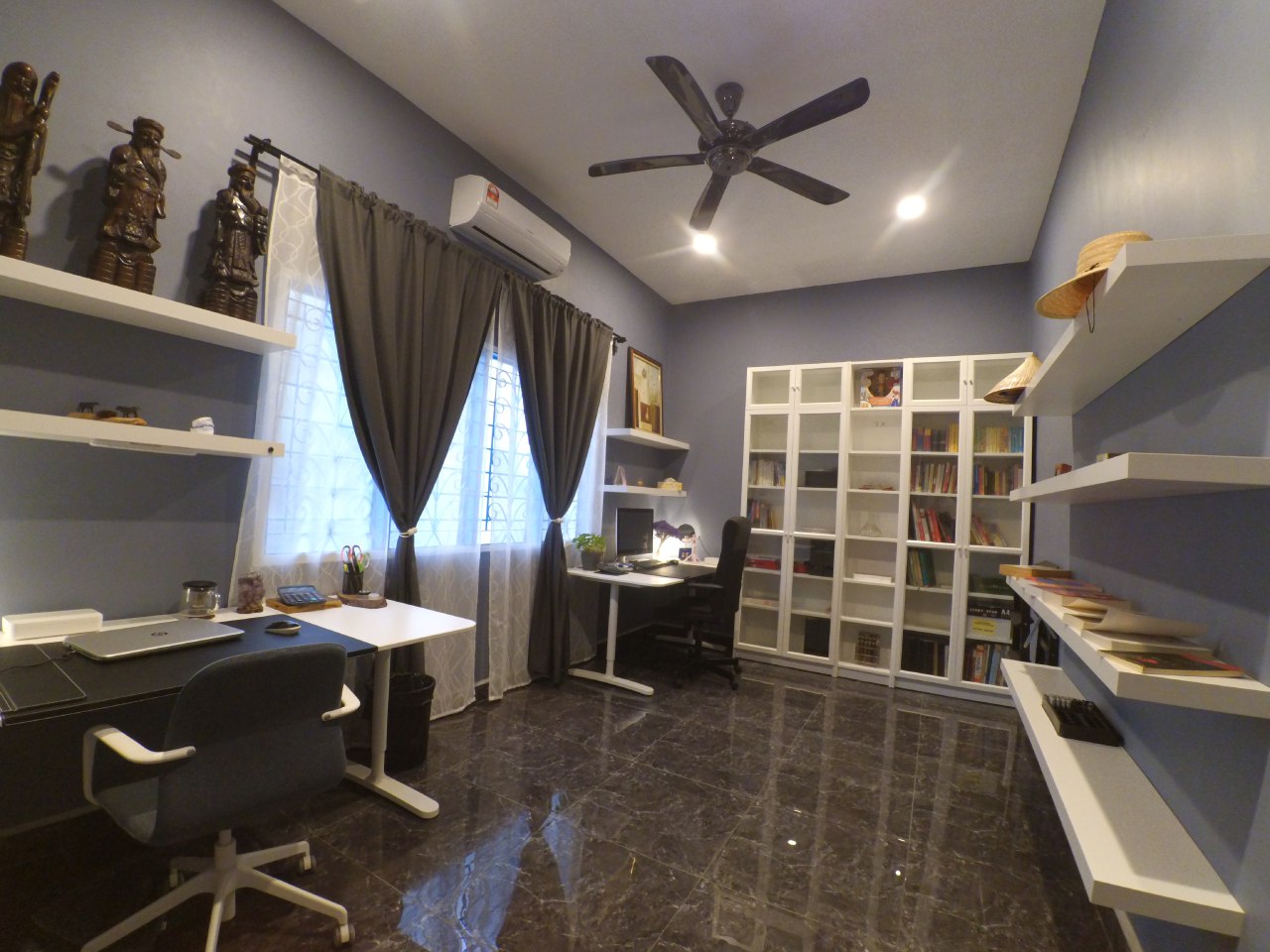 BUNGALOW WITH MODERN DESIGN TAMAN MELAWIS - photo 9