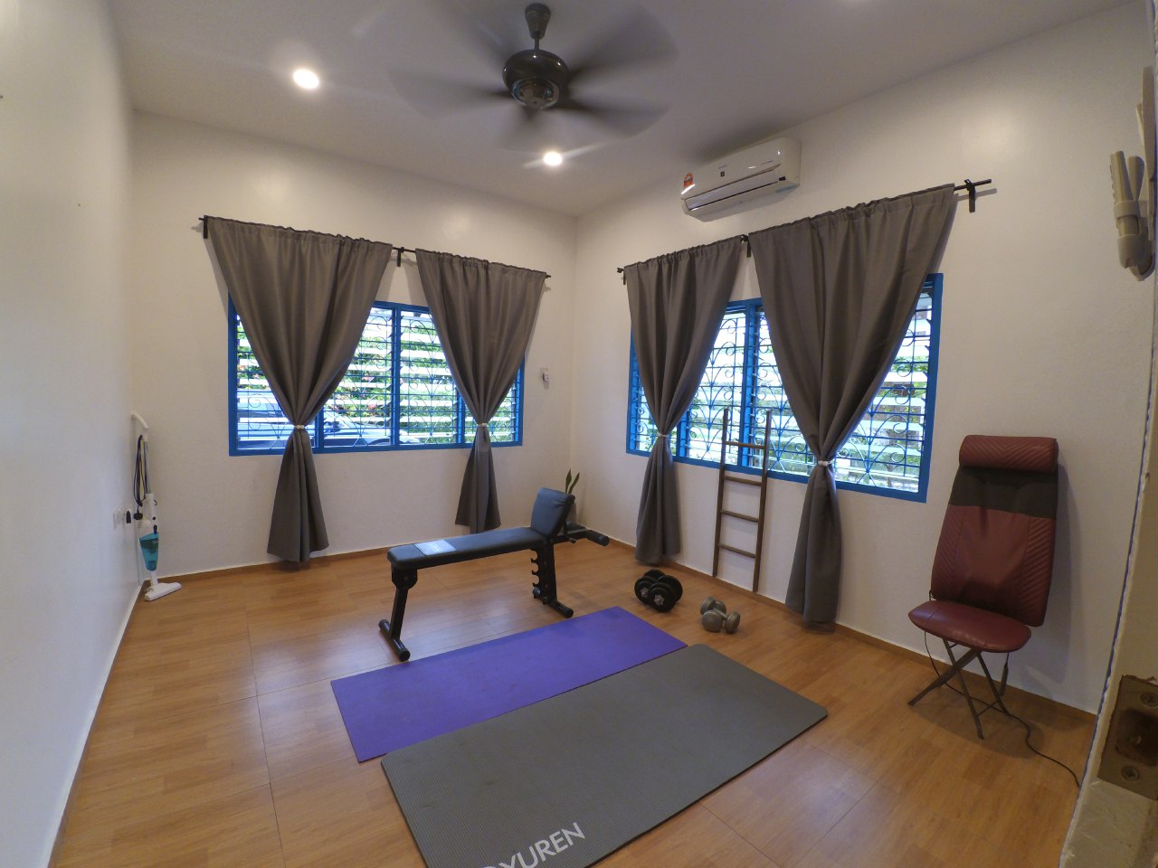 BUNGALOW WITH MODERN DESIGN TAMAN MELAWIS - photo 10