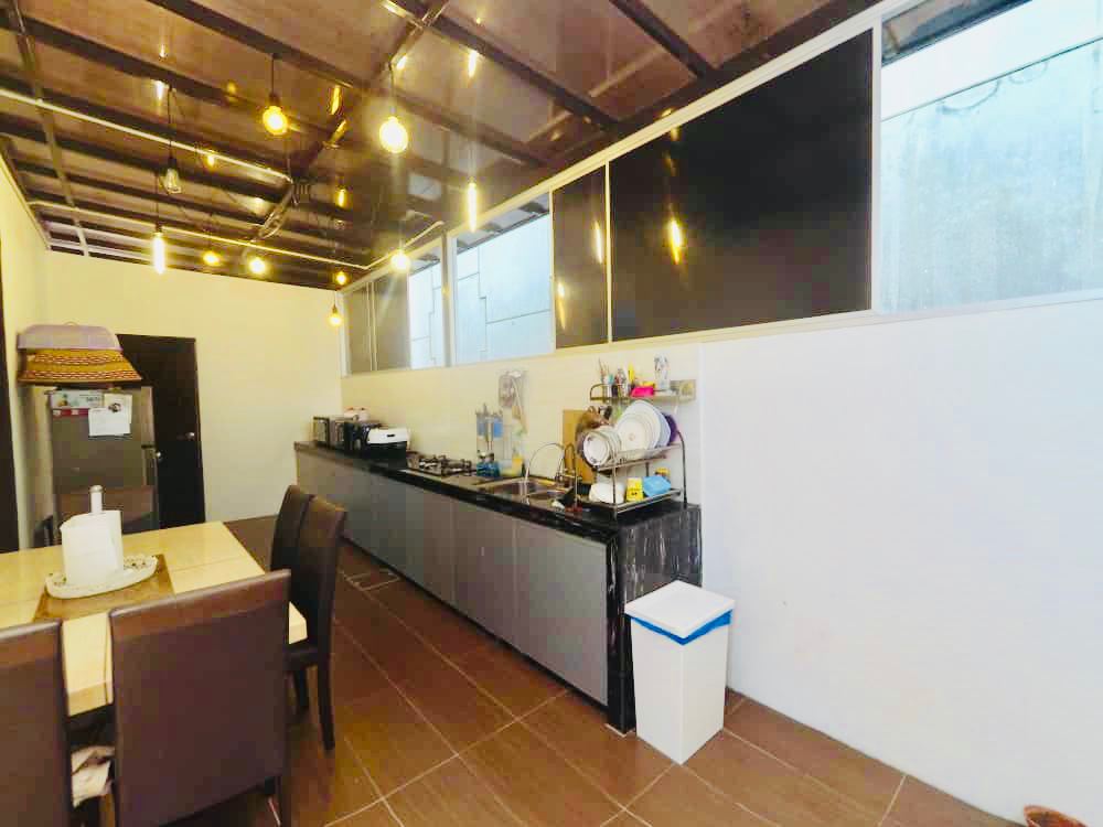 RENOVATED FULLY FURNISH TOWNHOUSE Cahaya SPK SekU9 - photo 2