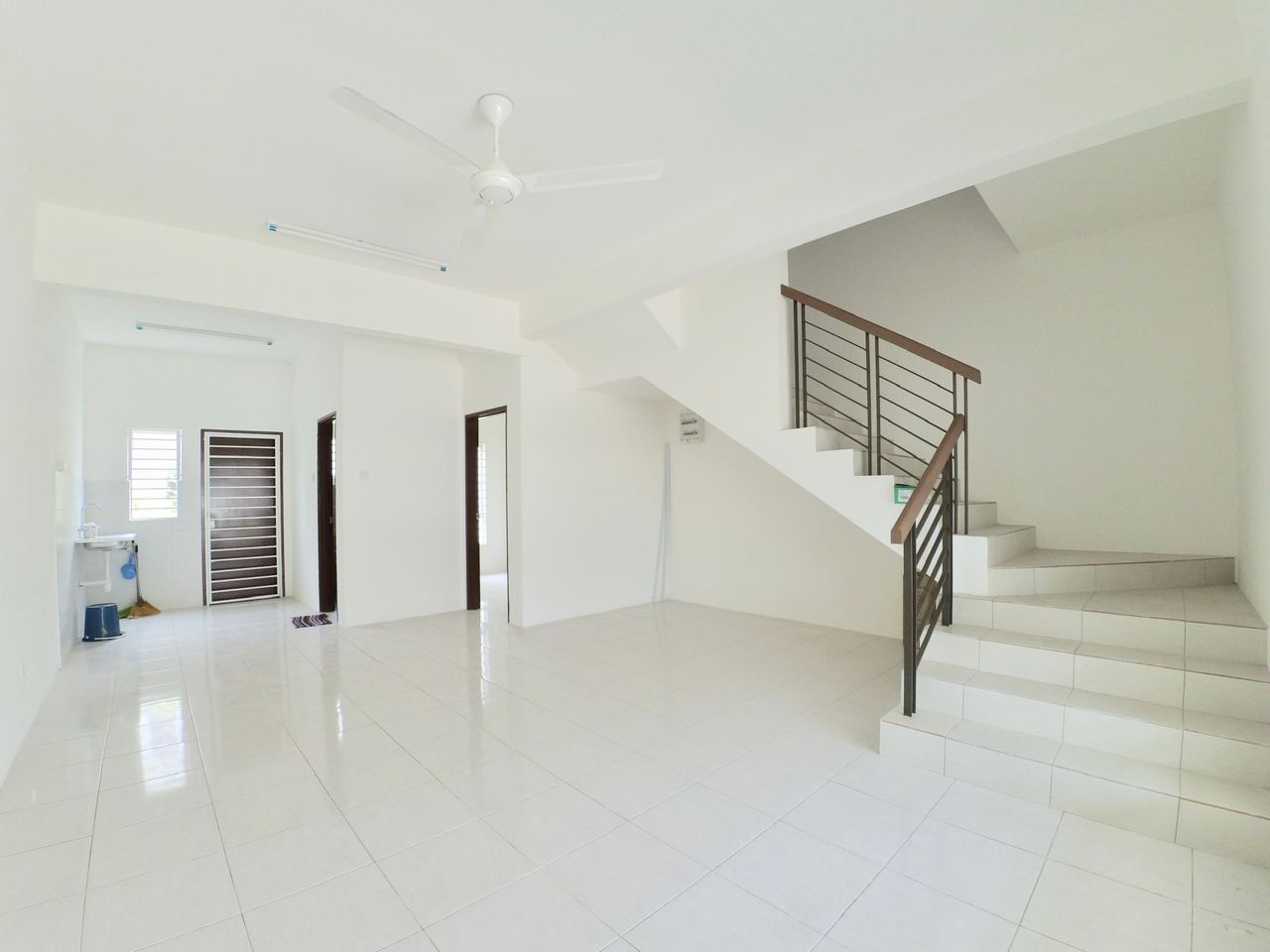 Double Storey  House Desiran Bayu Puchong - photo 2