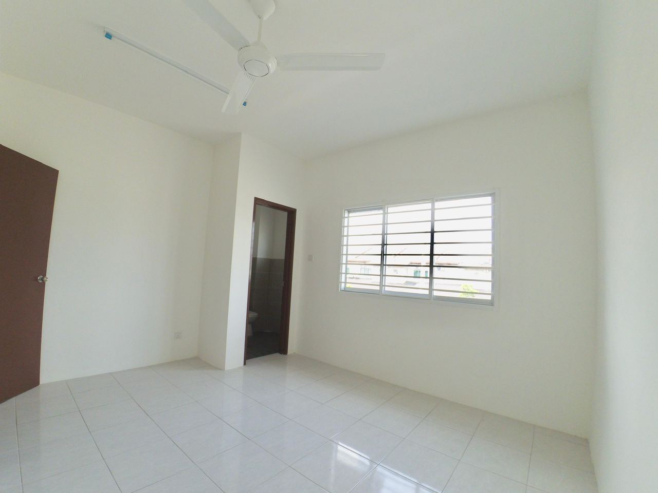 Double Storey  House Desiran Bayu Puchong - photo 6
