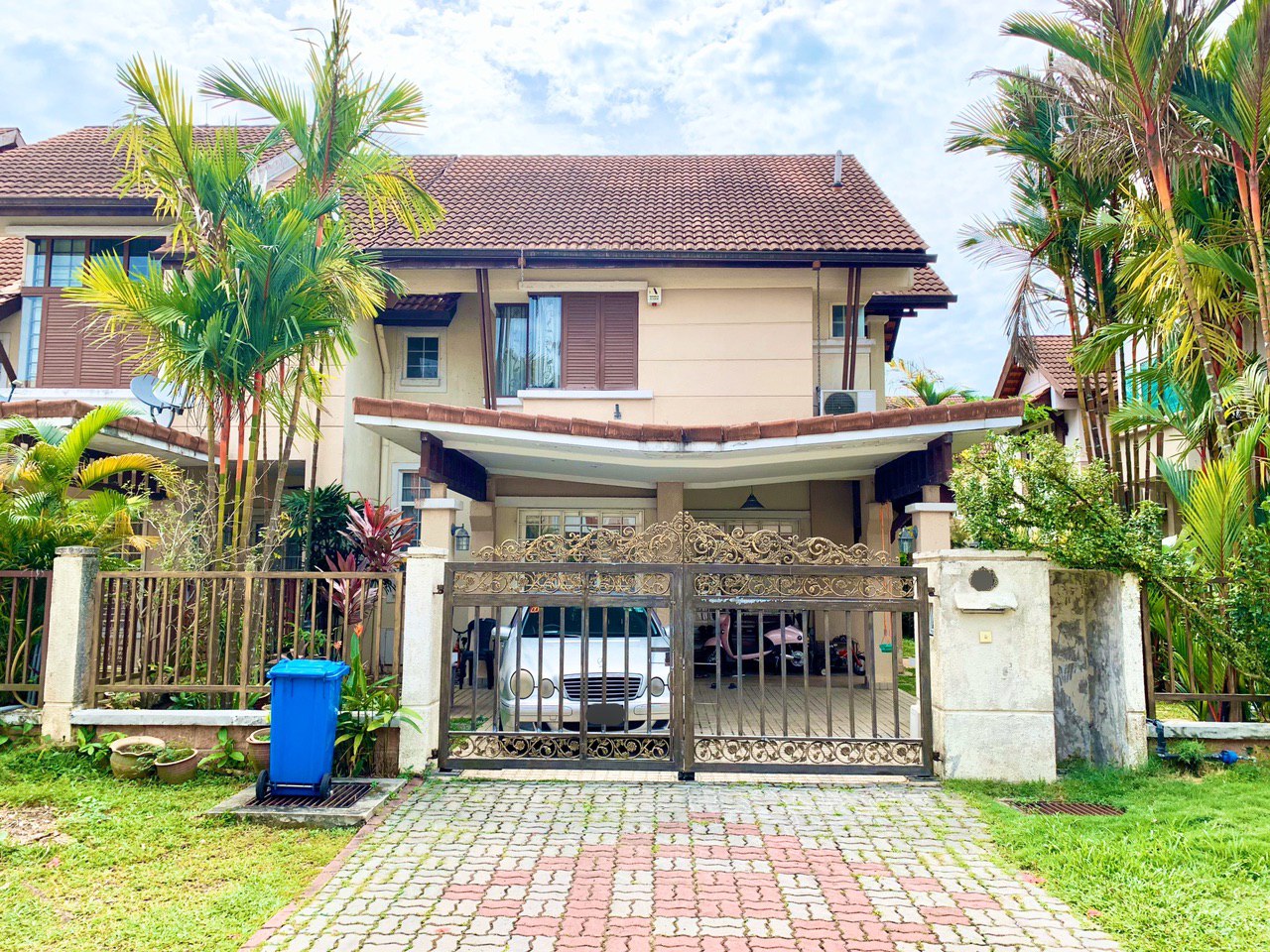 END LOT NON BUMI  2 Storey House  Bukit Jelutong - photo 1