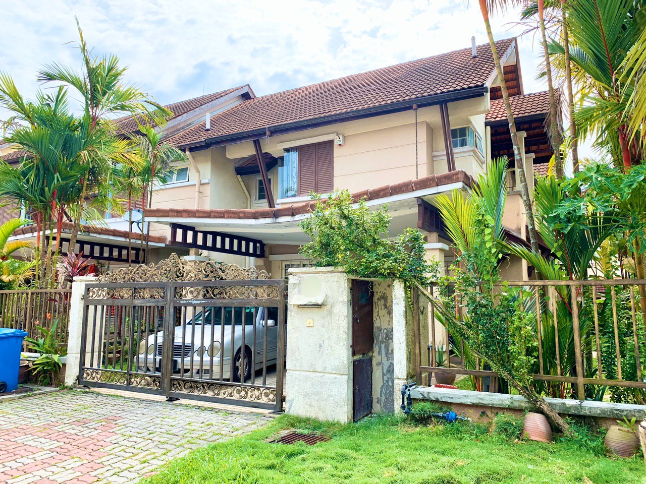 END LOT NON BUMI  2 Storey House  Bukit Jelutong - photo 2