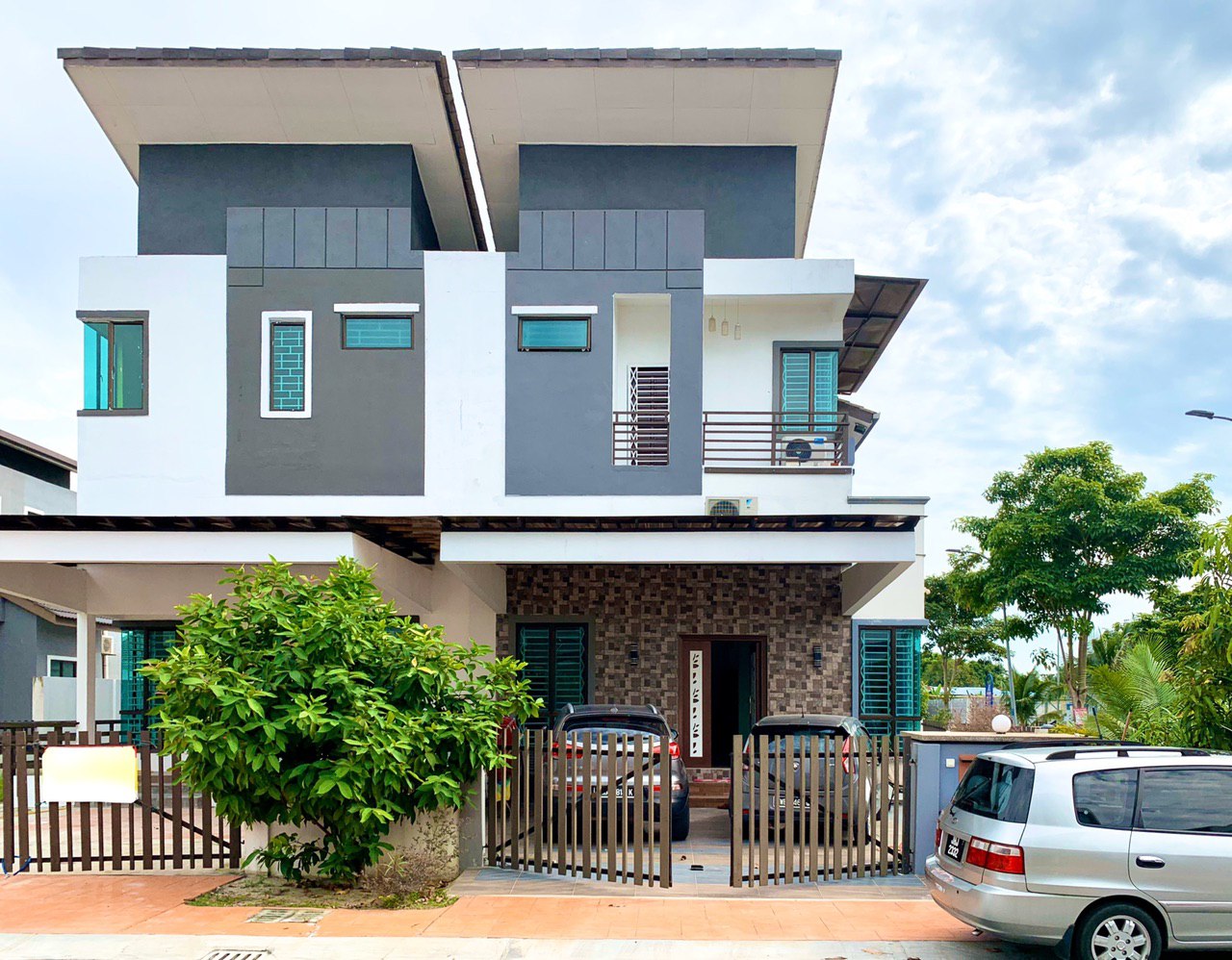 CONER LOT TripleStorey House Pool Villa Seksyen30