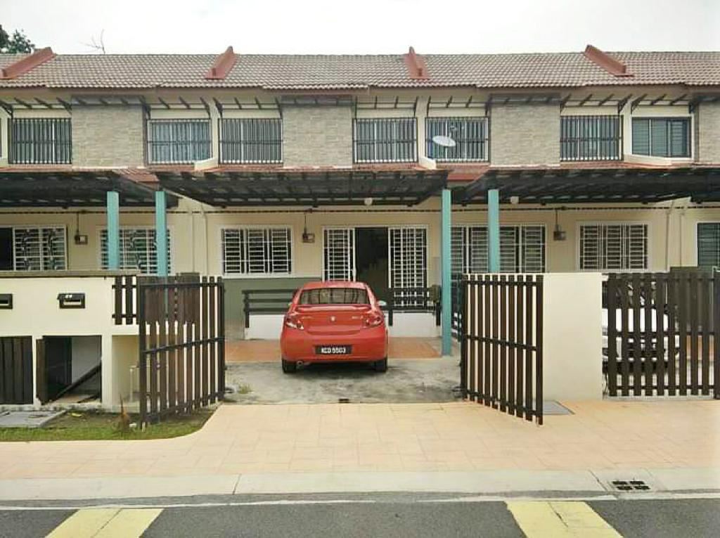 RUMAH TERES 1 SETENGAH TINGKAT JALAN SEKOLAH BUKIT