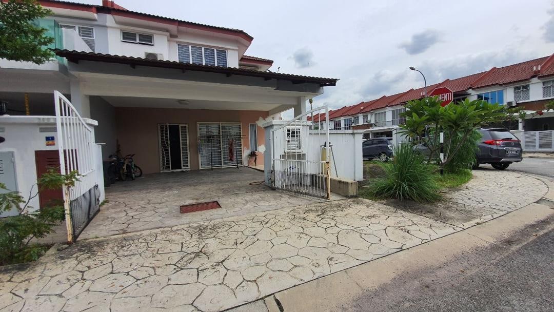Corner 2sty Taman Alam Indah Seksyen 33 - photo 1