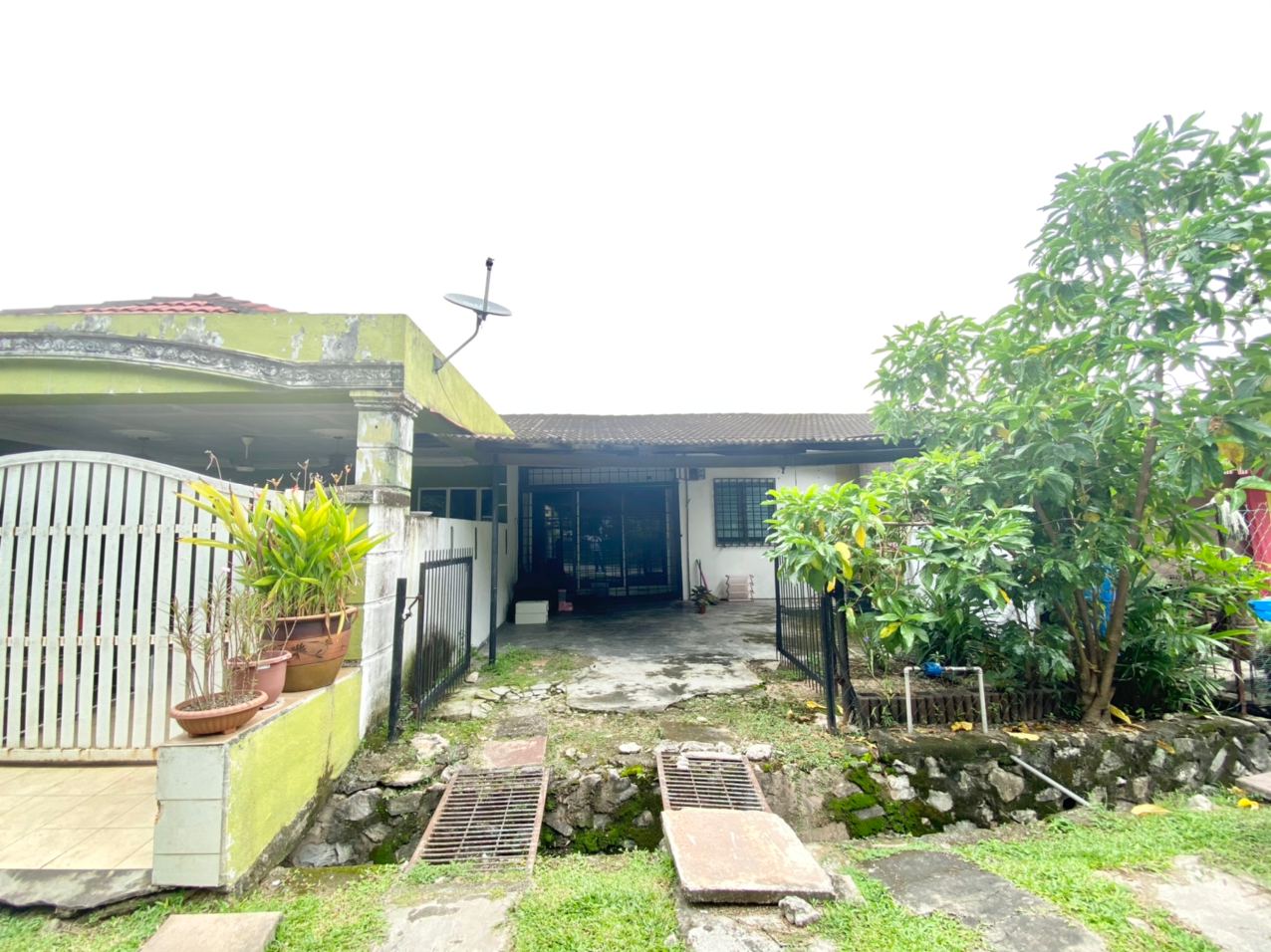 SINGLE STOREY  HOUSE SEKSYEN 24