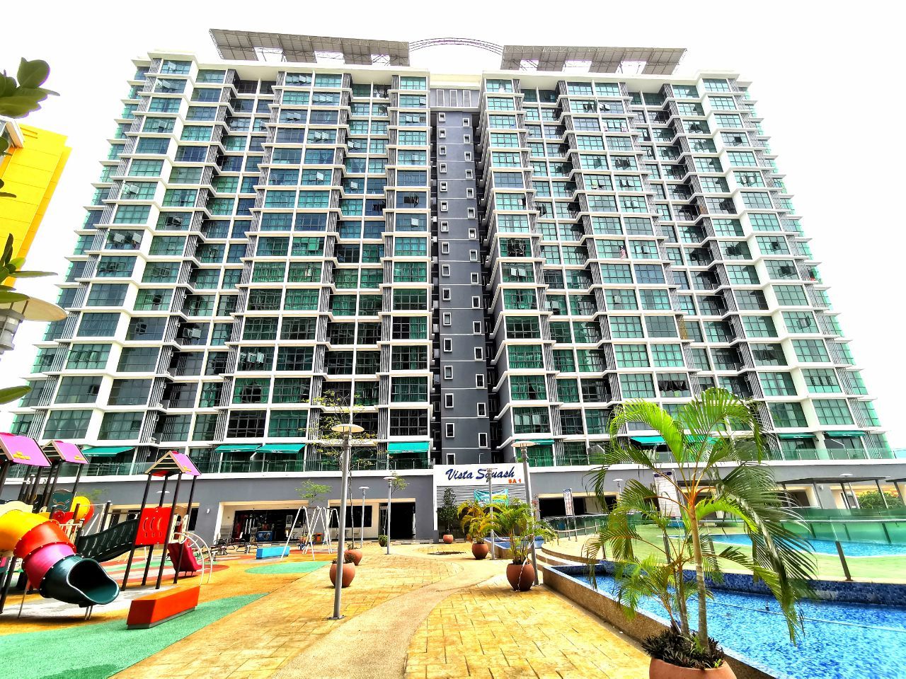 END LOT WITH BALCONY Vista Alam Shah Alam - photo 1