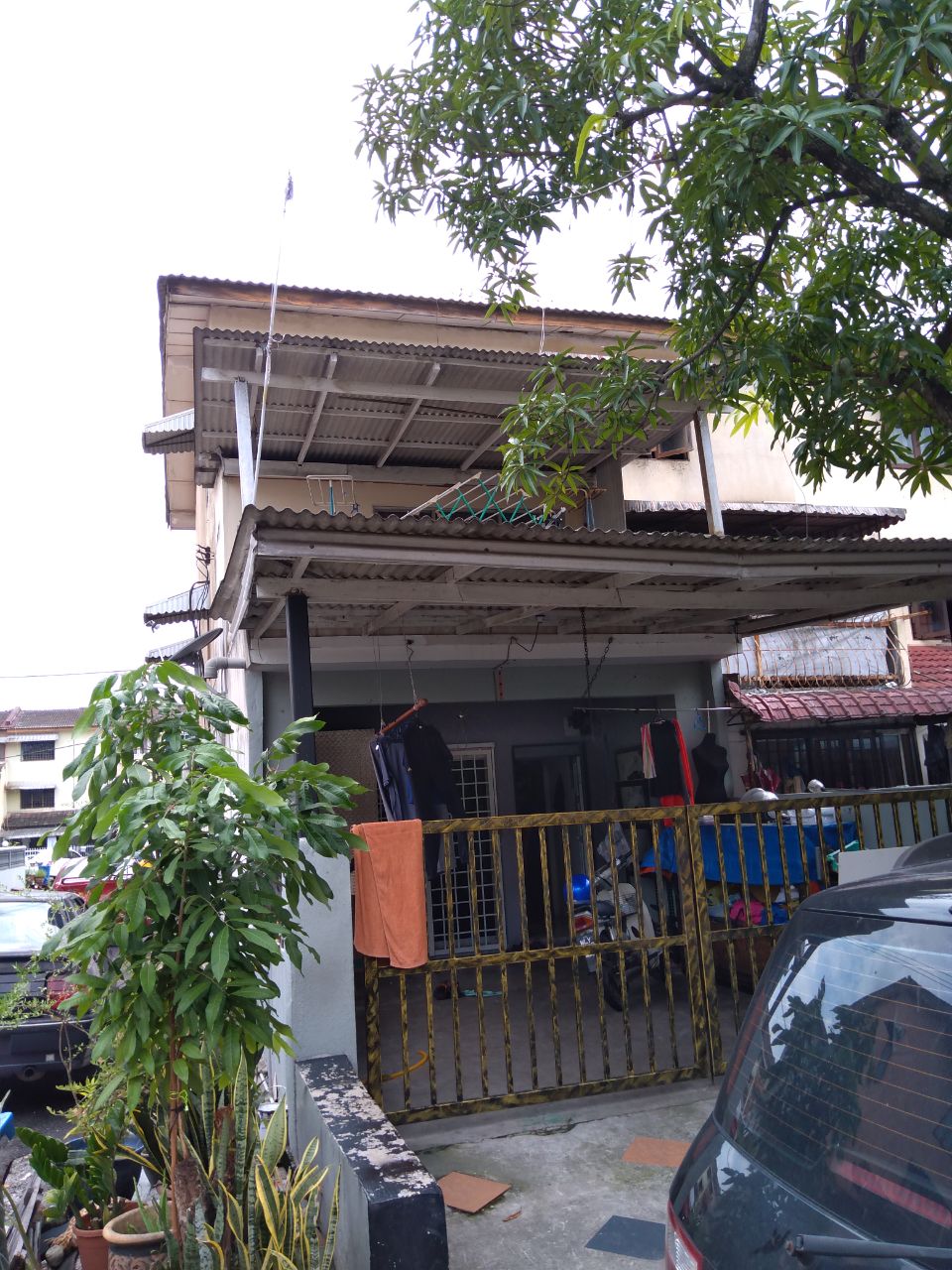 End Lot 3 Storey  House Sek 25 - photo 1