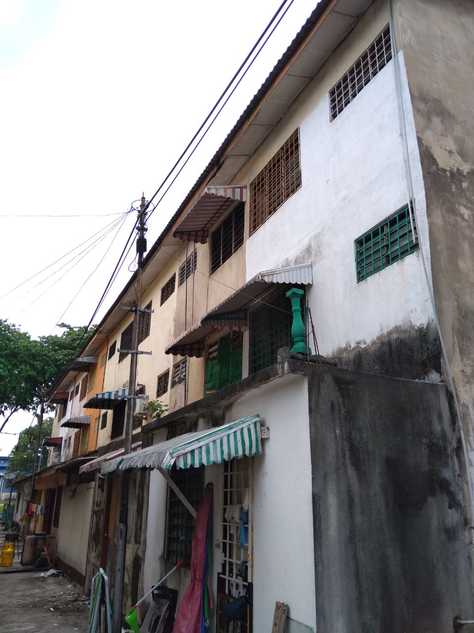 End Lot 3 Storey  House Sek 25 - photo 2