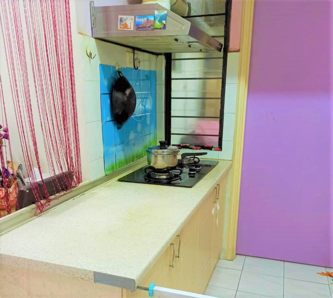 Below Market Vista Millennium Condominium, Puchong - photo 2