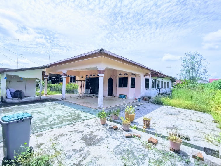 Single storey bungalow Chaah Segamat Johor - photo 2