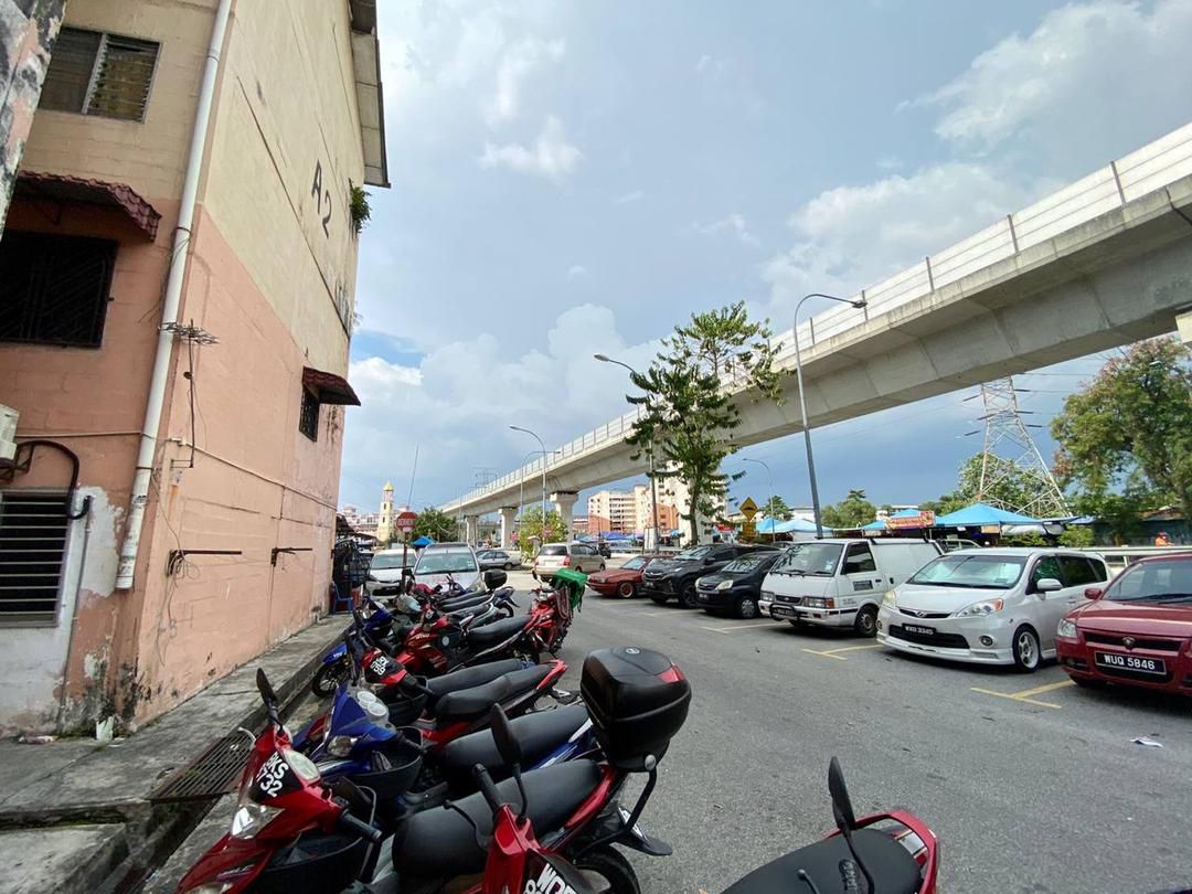Renovated Flat low cost tmn puchong permai 600 sqf - photo 3