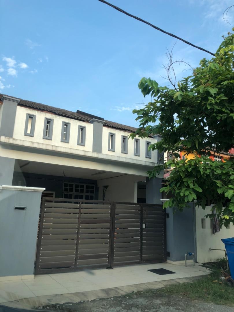 Renovated Leashold Double Sty Tmn Subang Perdana - photo 1