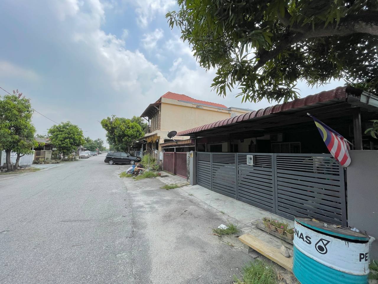 FREEHOLD  1 STY TERRACE TAMAN PENDAMAR INDAH - photo 2