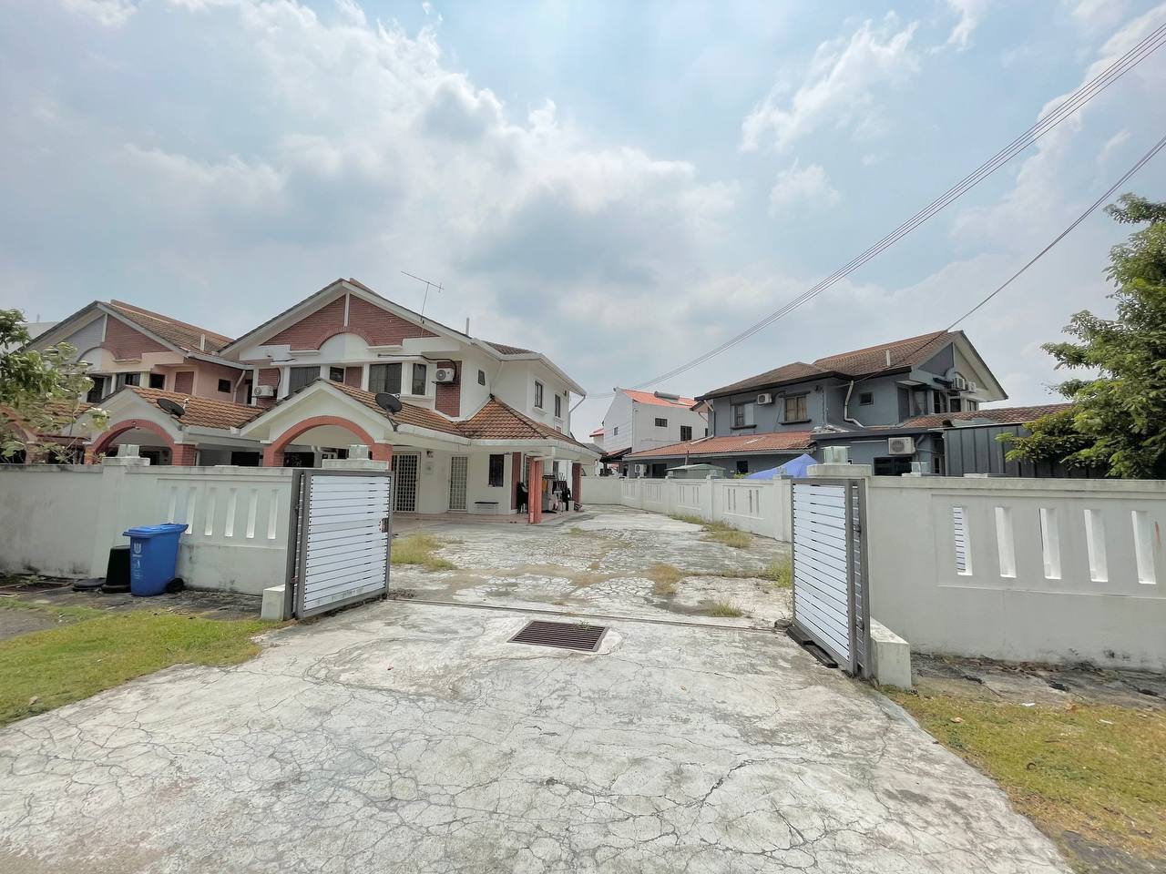 Leasehold 2 STOREY TERRACE CORNER Seksyen 7