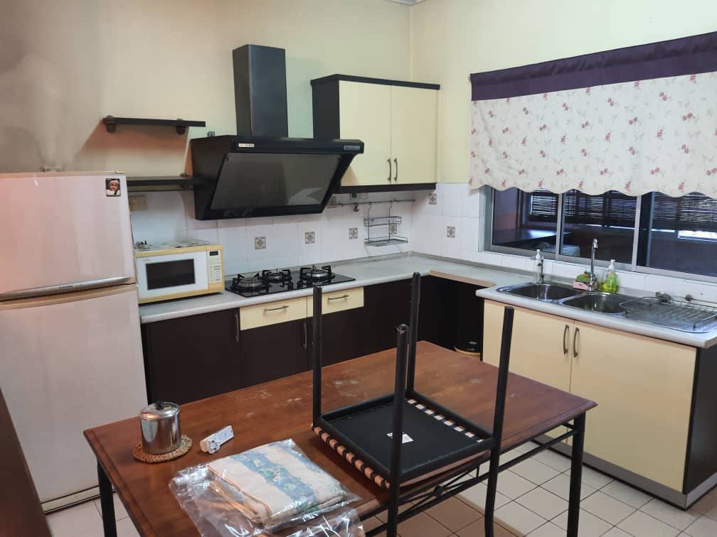 Freehold Non Bumi Lot Town House Jalan Sg Rinching - photo 3
