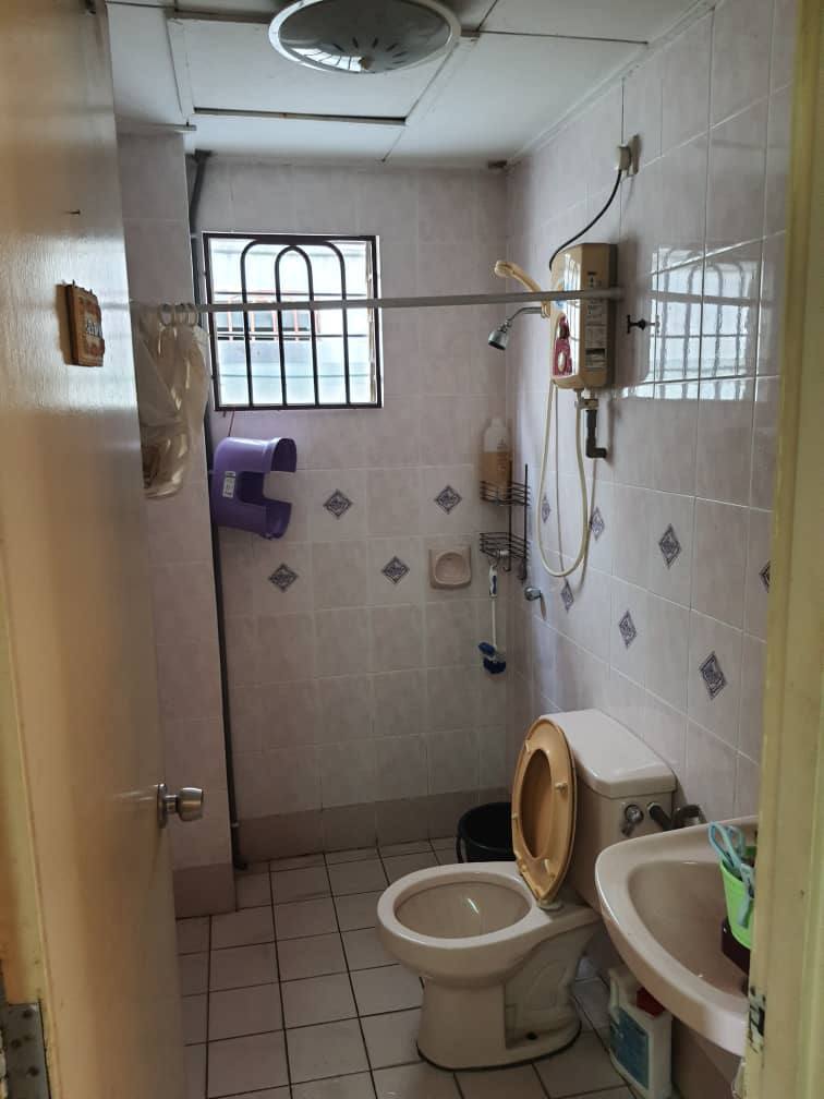 Freehold Non Bumi Lot Town House Jalan Sg Rinching - photo 7