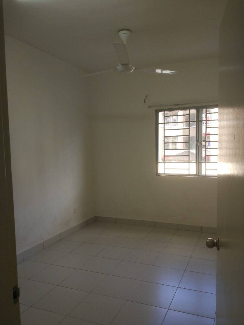 Freehold Non Bumi Lot AKASIA APARTMENT 750 sqft - photo 2