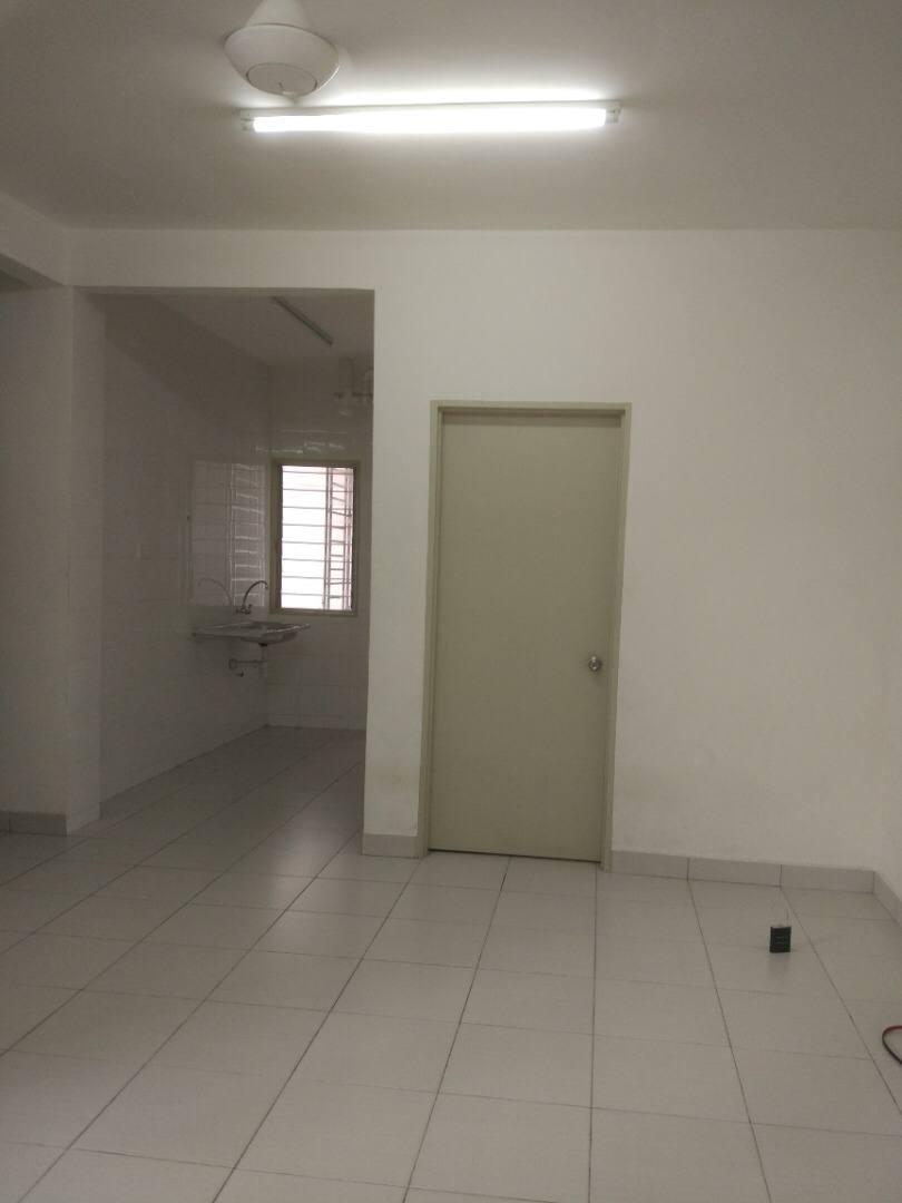 Freehold Non Bumi Lot AKASIA APARTMENT 750 sqft - photo 4