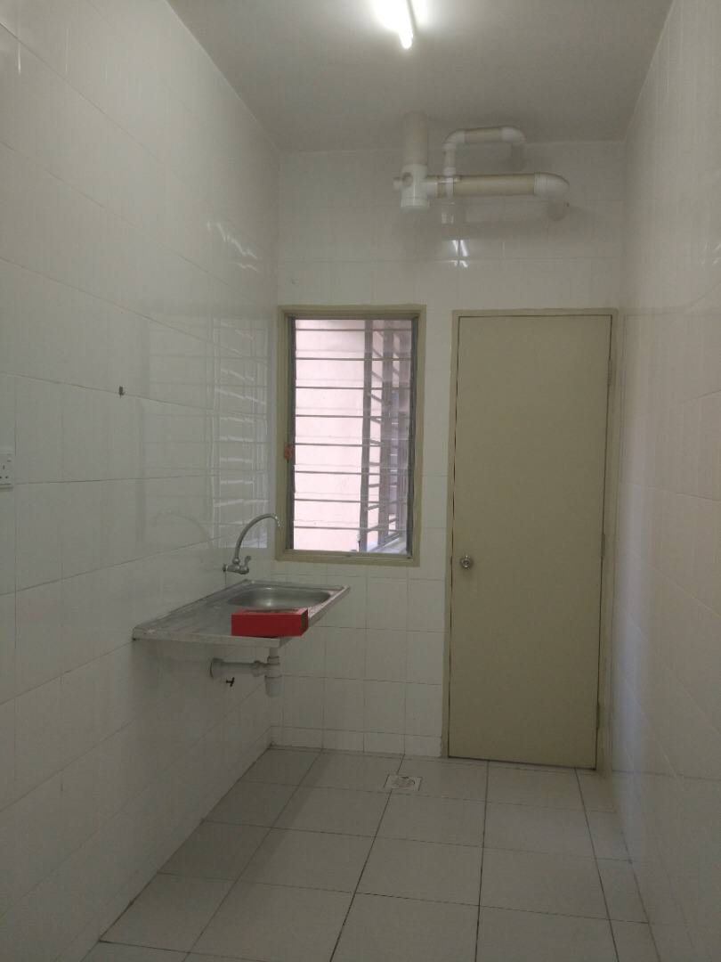 Freehold Non Bumi Lot AKASIA APARTMENT 750 sqft - photo 6