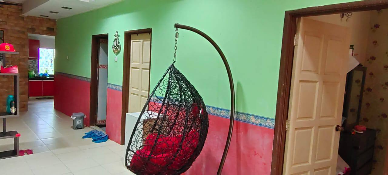 Leasehold Renovated Intermediate BANDAR SAUJANA - photo 2