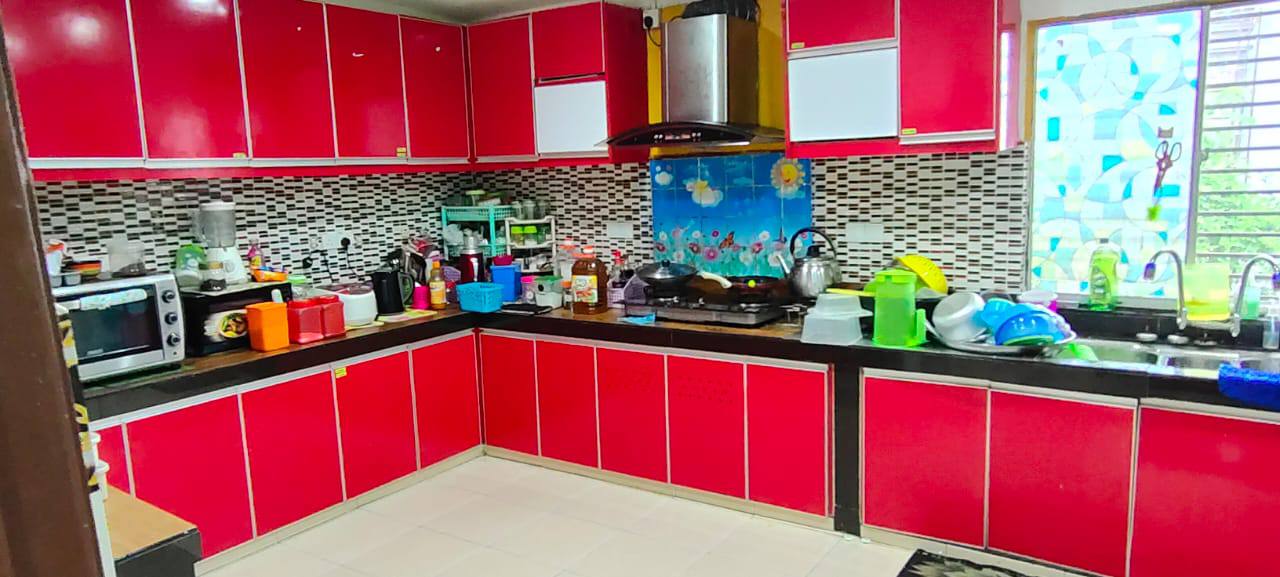 Leasehold Renovated Intermediate BANDAR SAUJANA - photo 3