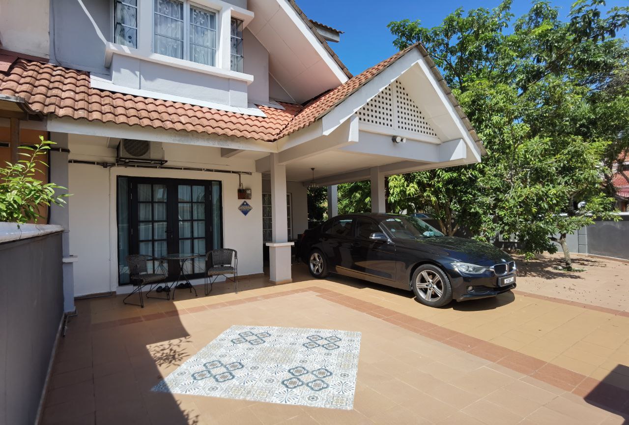 Double Sty Corner Lot FULLY FURNISH Bandar Enstek - photo 1