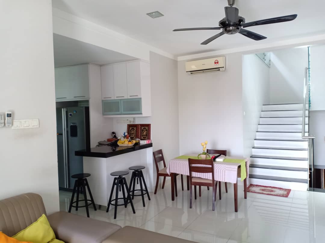 Exclusive Aquavilla Townhouse Jalan Kristal 7 67A - photo 3