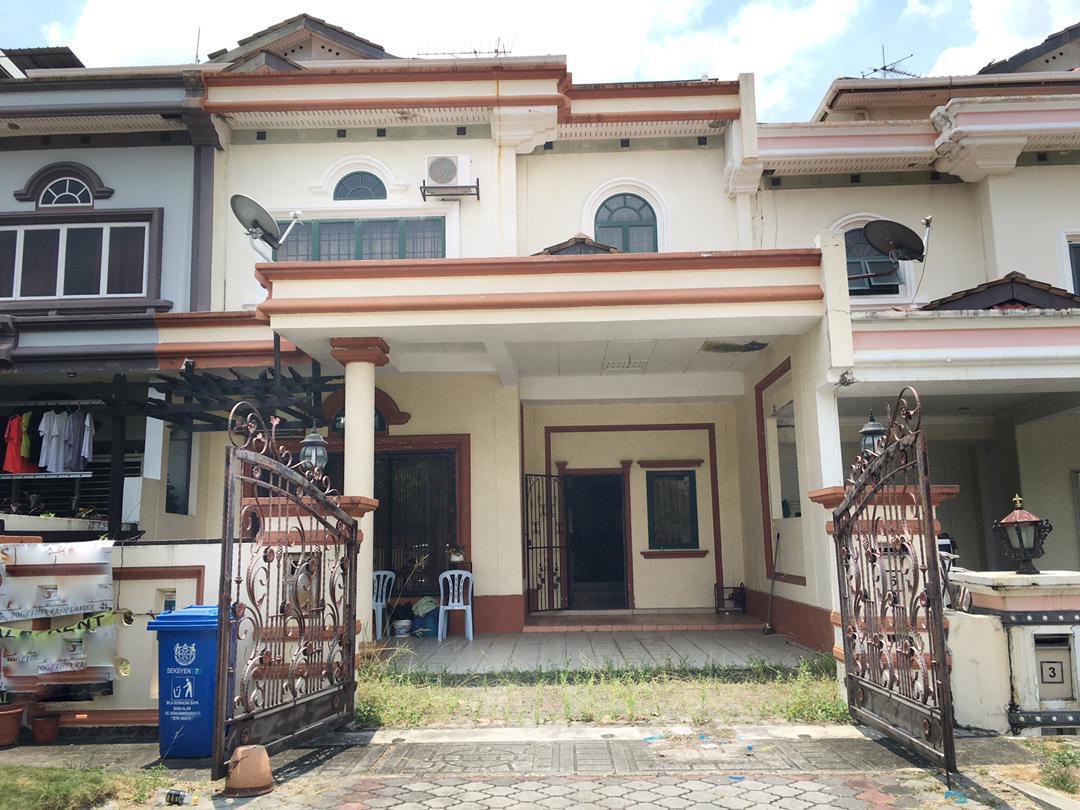 Leasehold 3 Storey Superlink House 1690 sqft