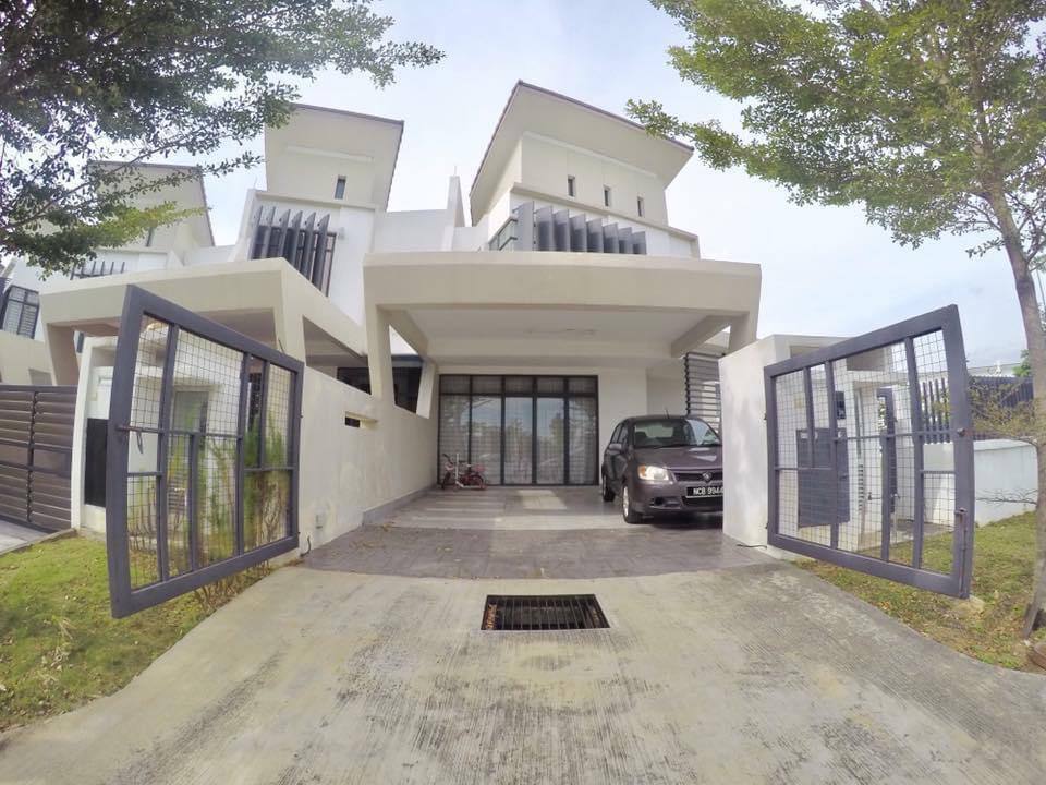 Freeehold  Corner Lot 2 Store Laman Glenmarie