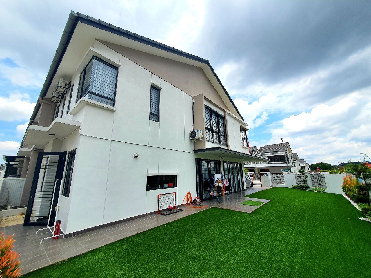 CORNER LOT 2 STY TERRACE HOUSE ELMINA GREEN WEST - photo 3