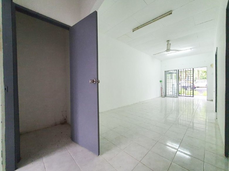 Leasehold Single Storey Jalan LEP Lestari Putra - photo 8