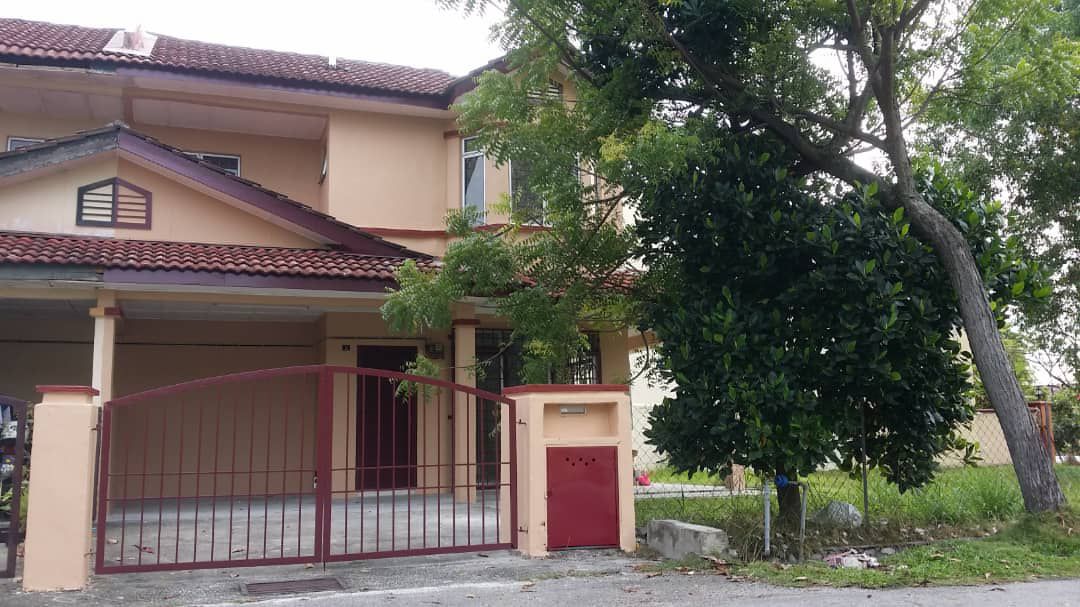 Leasehold CONNER SEMI D UNIT IN PUCHONG TMN PUTRA