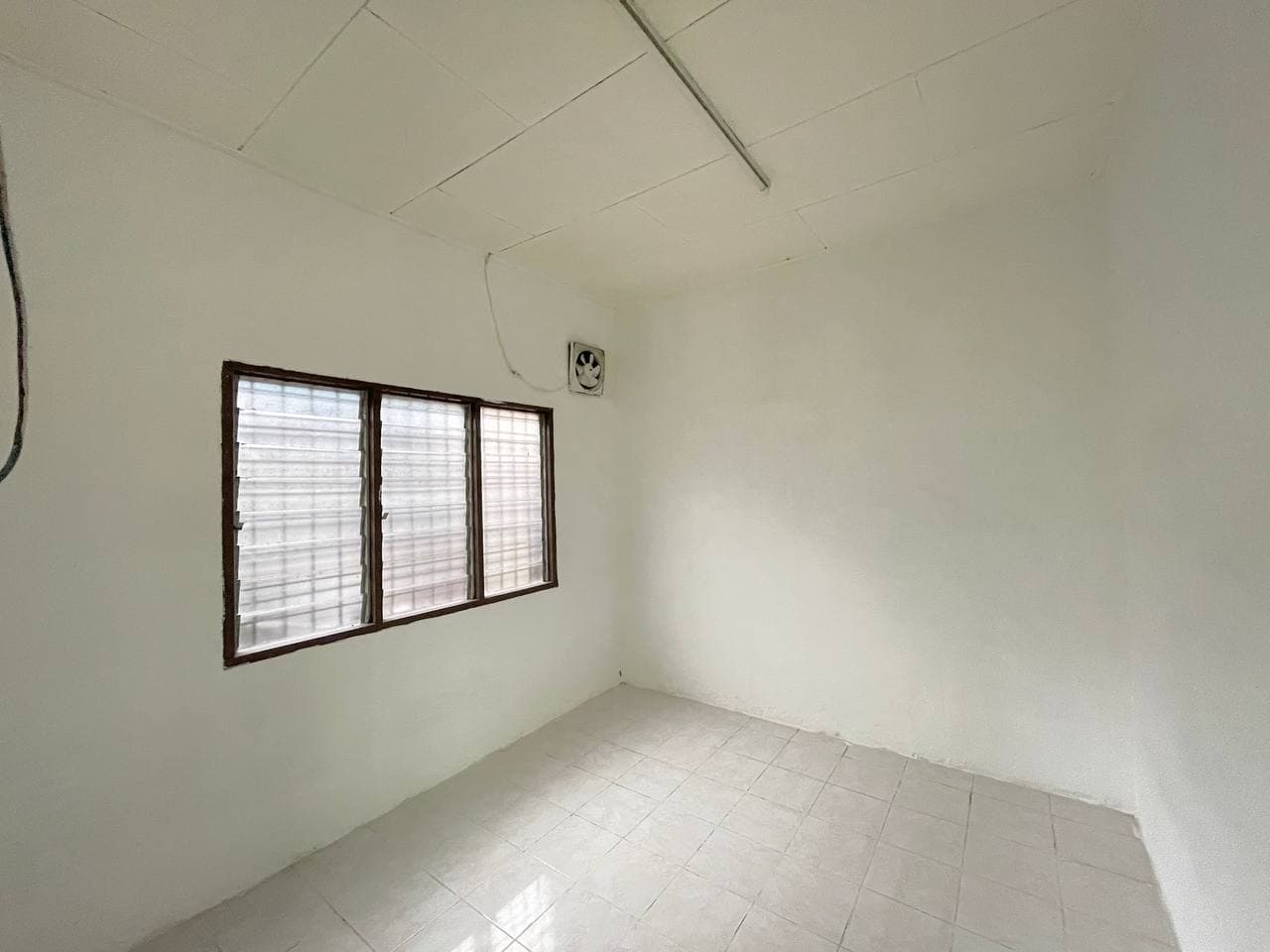 FACING OPEN Single Storey Tmn Meru Aman Jln Jabar - photo 4