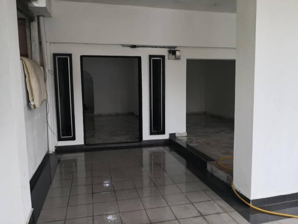 Leasehold FULLY RENOVATED 1  5 STOREY  SECTION 17 - photo 2