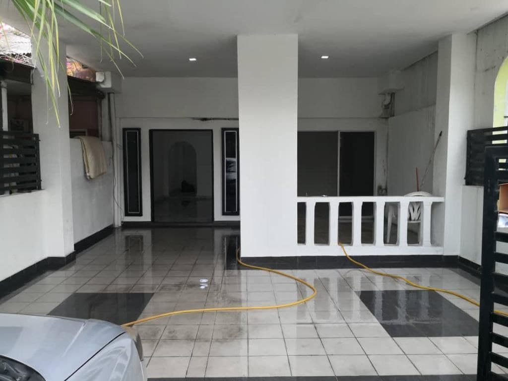 Leasehold FULLY RENOVATED 1  5 STOREY  SECTION 17 - photo 3