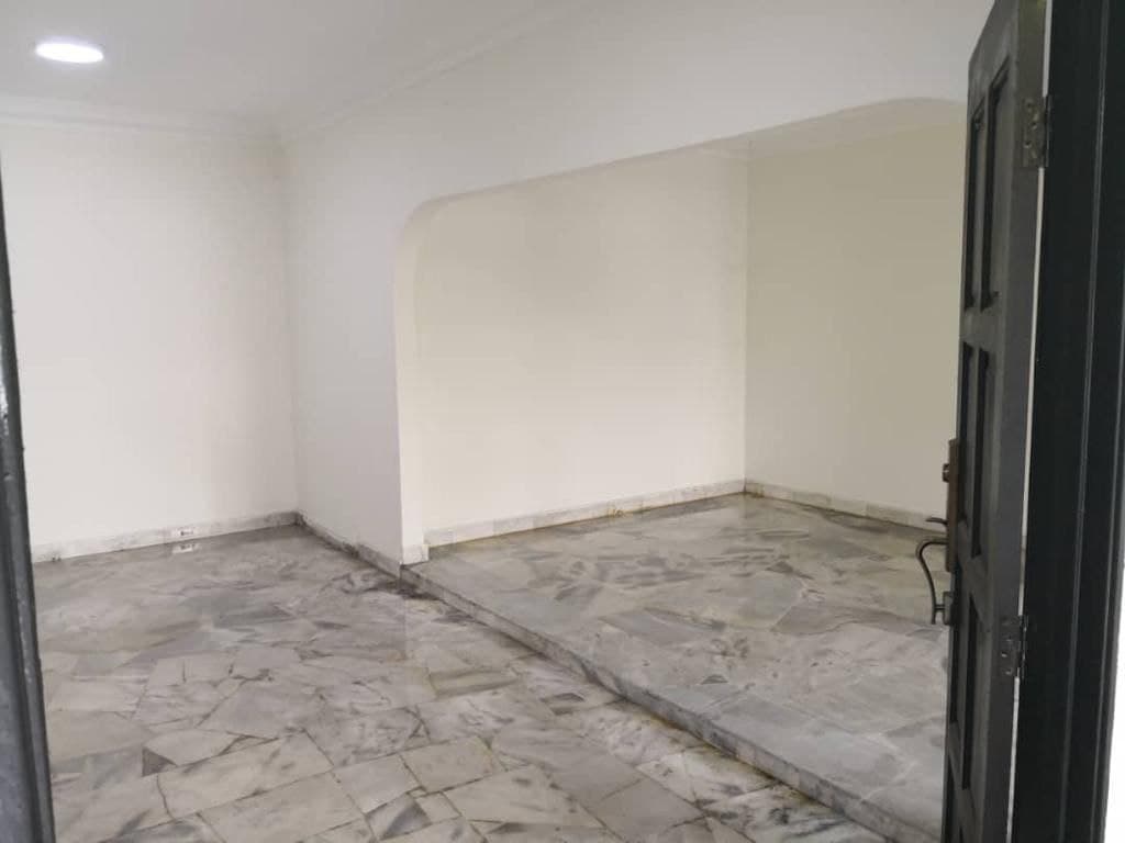 Leasehold FULLY RENOVATED 1  5 STOREY  SECTION 17 - photo 4