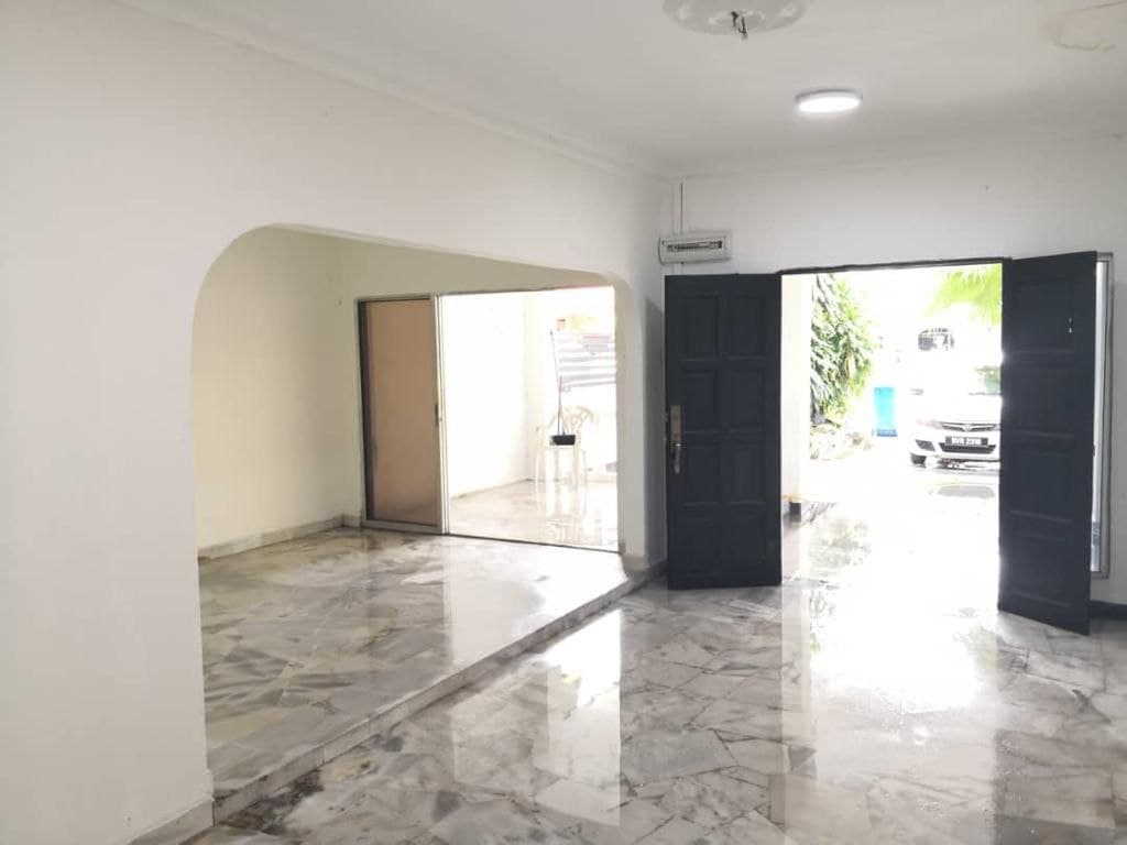 Leasehold FULLY RENOVATED 1  5 STOREY  SECTION 17 - photo 5