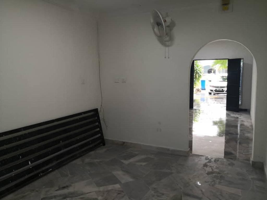 Leasehold FULLY RENOVATED 1  5 STOREY  SECTION 17 - photo 8