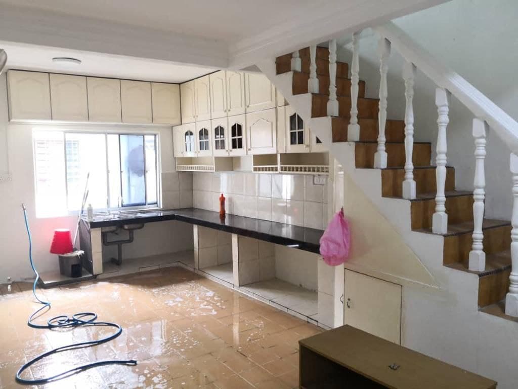Leasehold FULLY RENOVATED 1  5 STOREY  SECTION 17 - photo 9
