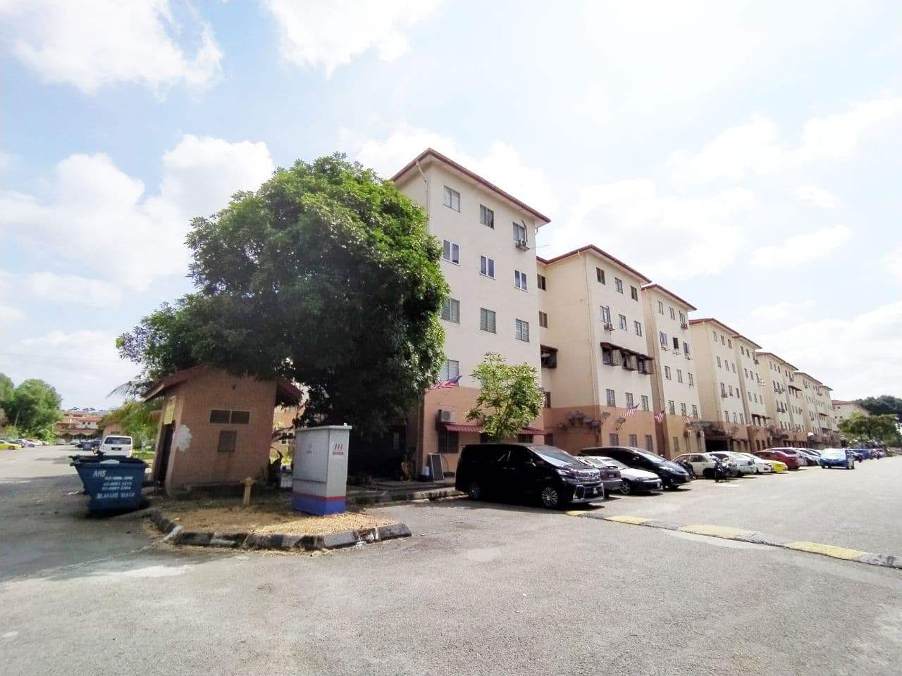 Non Bumi Level 4 PUCHONG UTAMA COURT 2 APARTMENT - photo 2