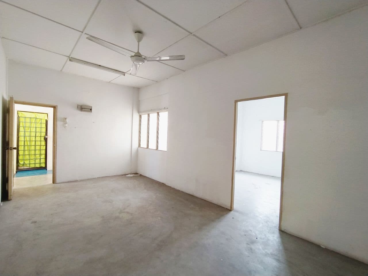 Non Bumi Level 4 PUCHONG UTAMA COURT 2 APARTMENT - photo 4