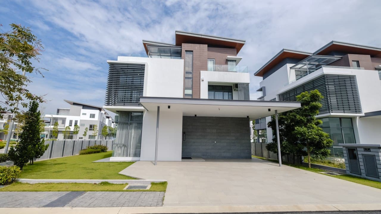 3 STOREY BUNGALOW Broadleaf Residence Jln Anggerik