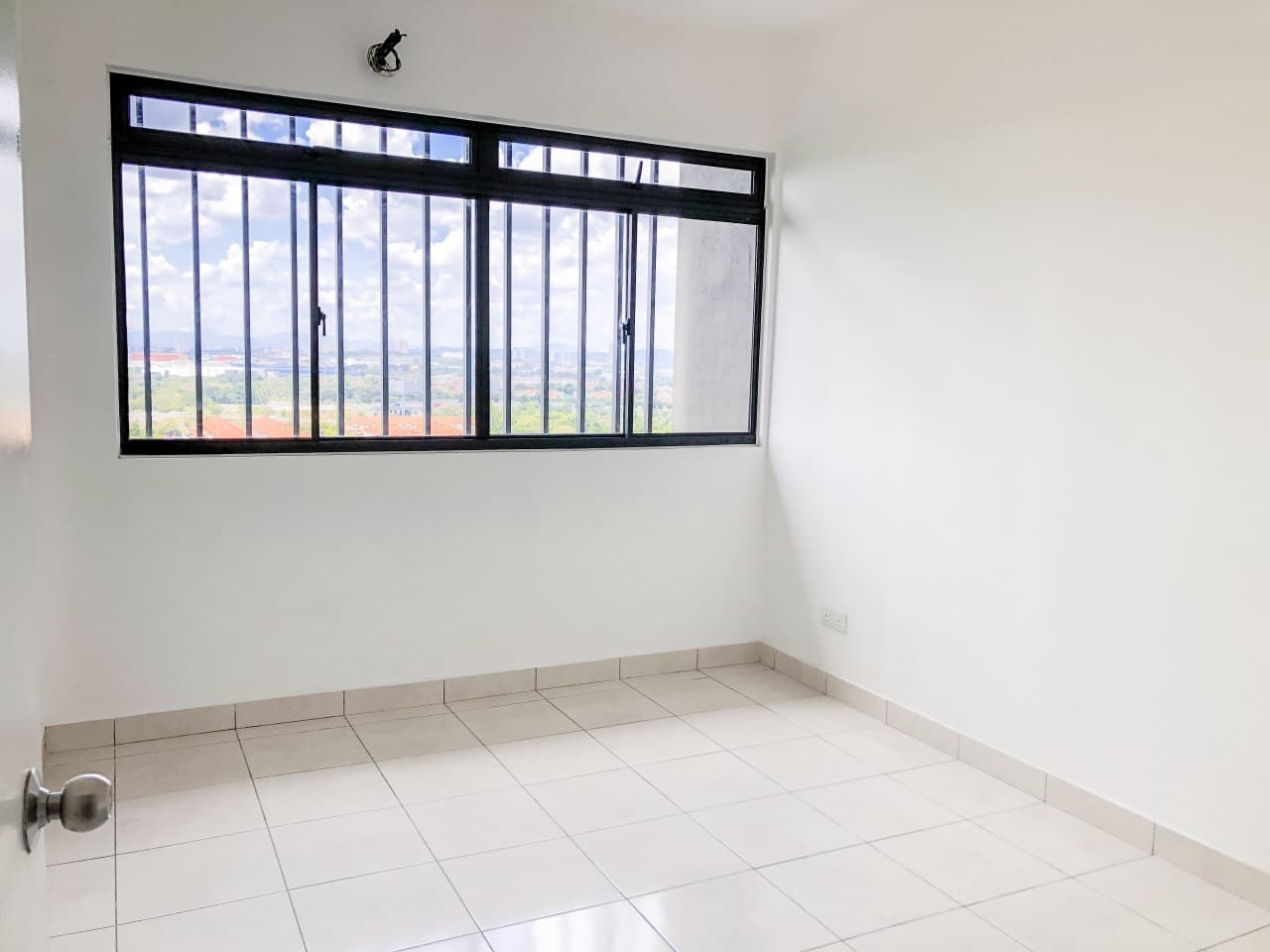 CONDOMINIUM THE ARMANNA KEMUNING PRIMA SEKSYEN 32 - photo 2