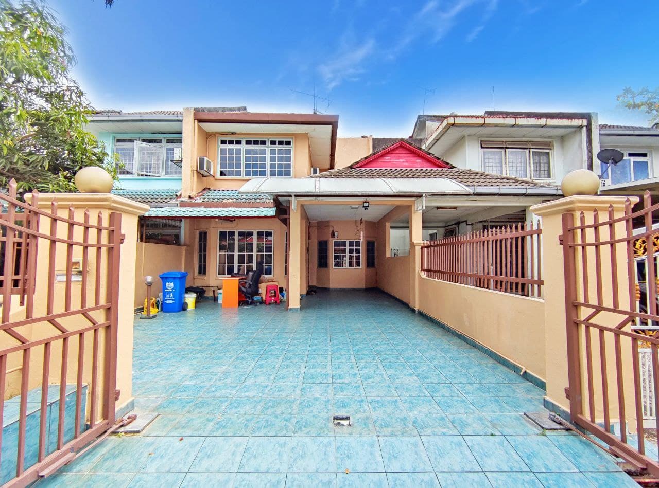 DOUBLE STOREY RENOVATED  Seksyen 27 Tmn Alam Megah