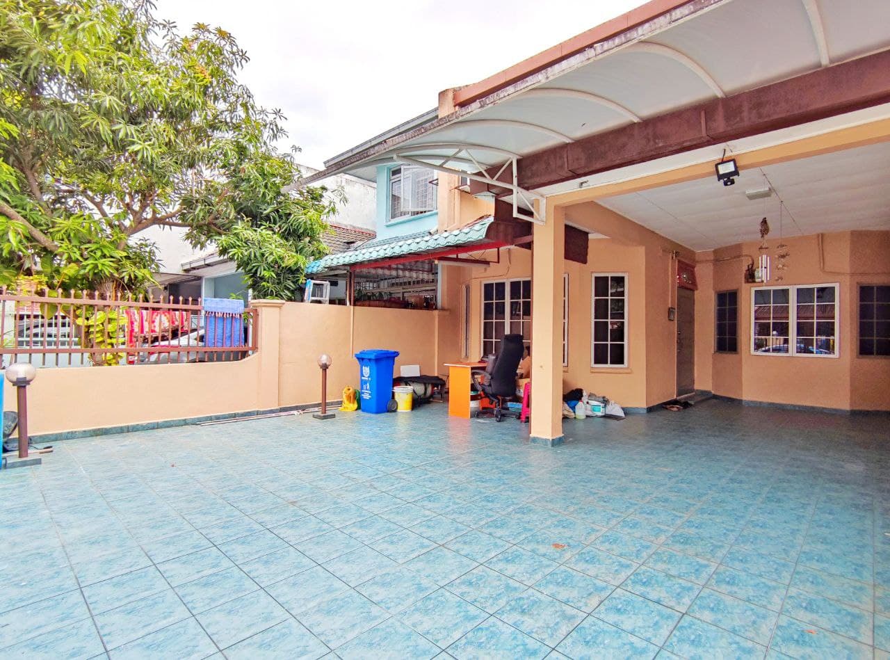 DOUBLE STOREY RENOVATED  Seksyen 27 Tmn Alam Megah - photo 2