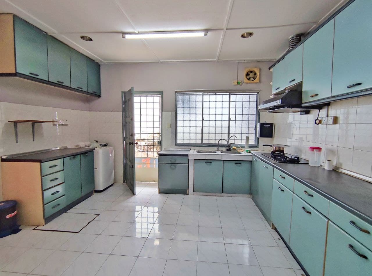 DOUBLE STOREY RENOVATED  Seksyen 27 Tmn Alam Megah - photo 3