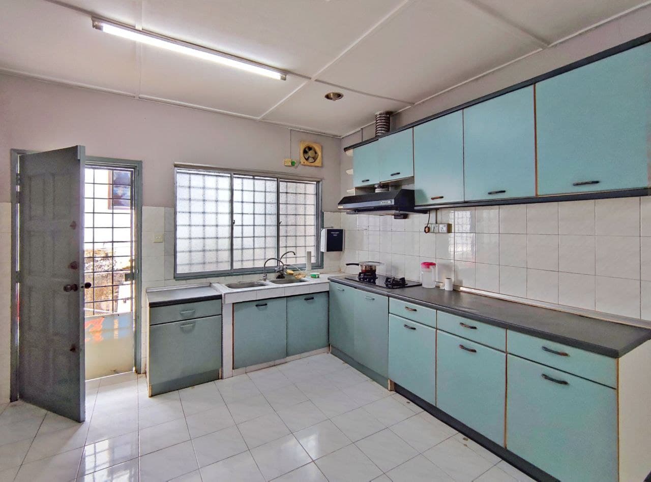 DOUBLE STOREY RENOVATED  Seksyen 27 Tmn Alam Megah - photo 4